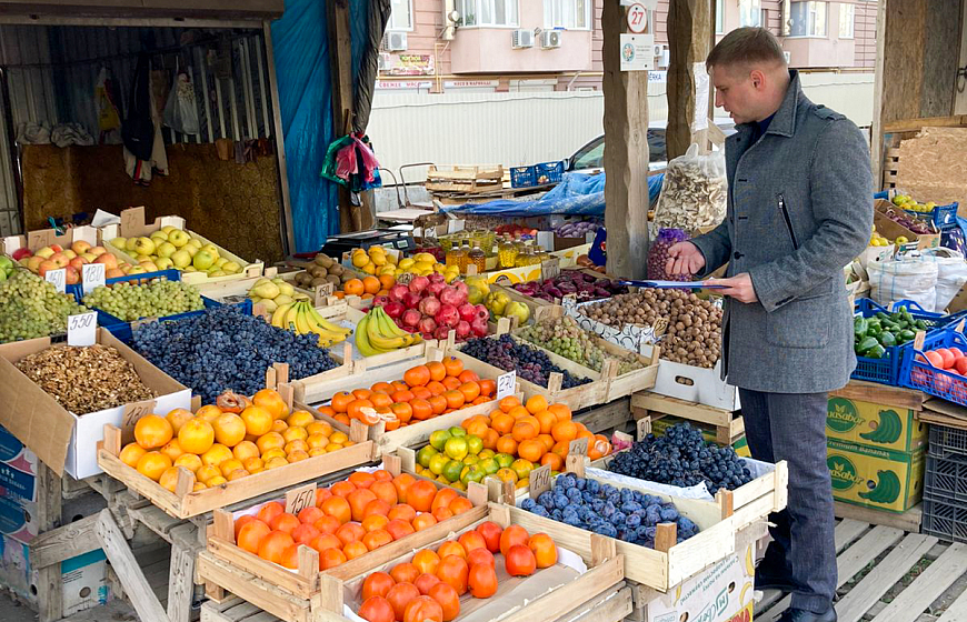 В Евпатории контролируют цены на социально значимые продукты питания